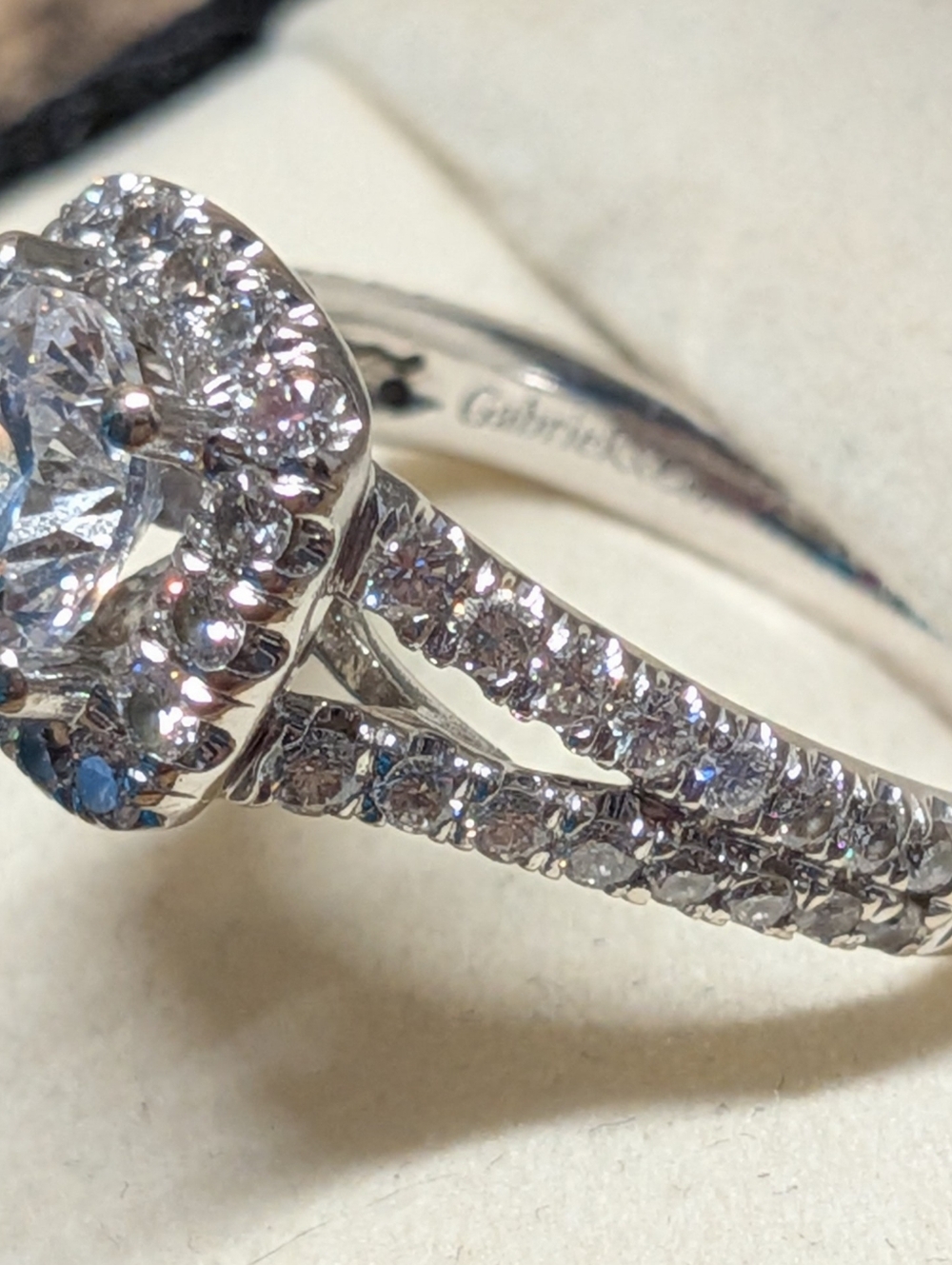 ENGAGEMENT RING - Picture 4 of 6